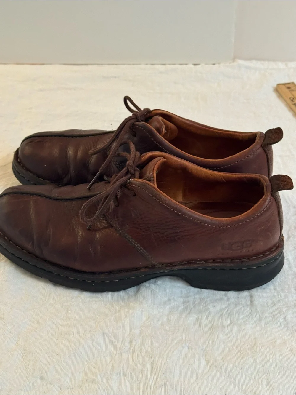 Ugg Classic Men's Brown Leather Lace-Up Shoes 8.5